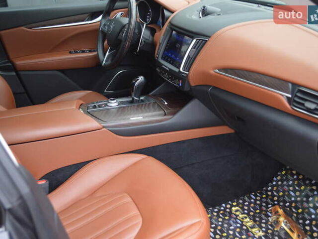 Мазераті Леванте 2017 у Одесі на Automoto.ua Сірий Мазераті Леванте, об'ємом двигуна 3 л та пробігом 70 тис. км за 26900 $, фото 33 на Automoto.ua