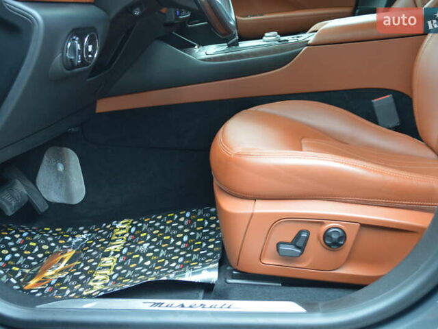 Мазераті Леванте 2017 у Одесі на Automoto.ua Сірий Мазераті Леванте, об'ємом двигуна 3 л та пробігом 70 тис. км за 26900 $, фото 19 на Automoto.ua