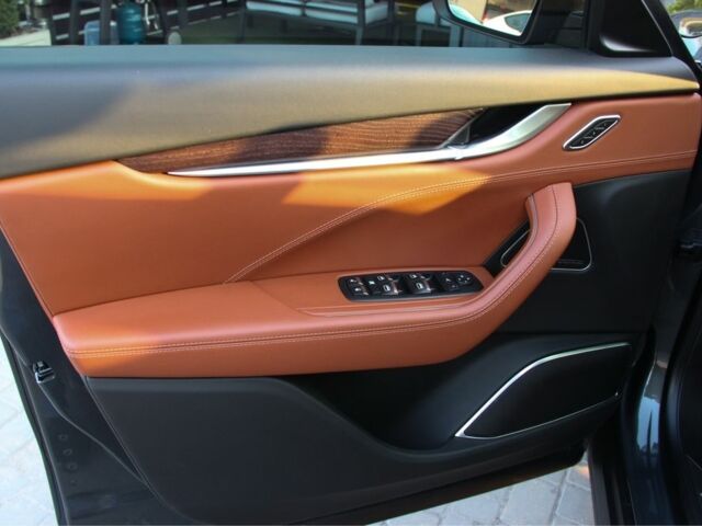 Сірий Мазераті Леванте, об'ємом двигуна 3 л та пробігом 67 тис. км за 33500 $, фото 11 на Automoto.ua