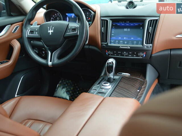 Мазераті Леванте 2017 у Одесі на Automoto.ua Сірий Мазераті Леванте, об'ємом двигуна 3 л та пробігом 70 тис. км за 26900 $, фото 42 на Automoto.ua