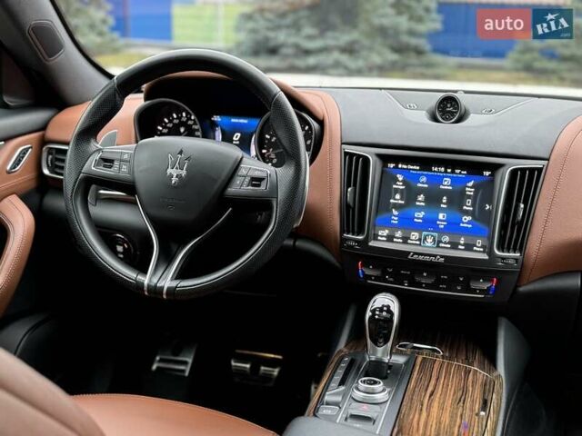 Серый Мазерати Леванте, объемом двигателя 2.98 л и пробегом 99 тыс. км за 33000 $, фото 75 на Automoto.ua