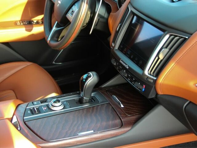 Сірий Мазераті Леванте, об'ємом двигуна 3 л та пробігом 67 тис. км за 33500 $, фото 18 на Automoto.ua