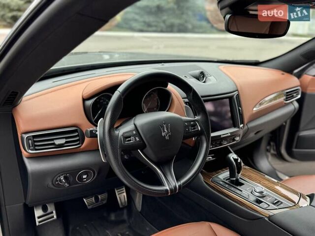 Серый Мазерати Леванте, объемом двигателя 2.98 л и пробегом 99 тыс. км за 33000 $, фото 39 на Automoto.ua
