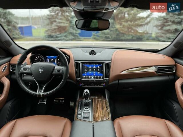 Серый Мазерати Леванте, объемом двигателя 2.98 л и пробегом 99 тыс. км за 33000 $, фото 74 на Automoto.ua