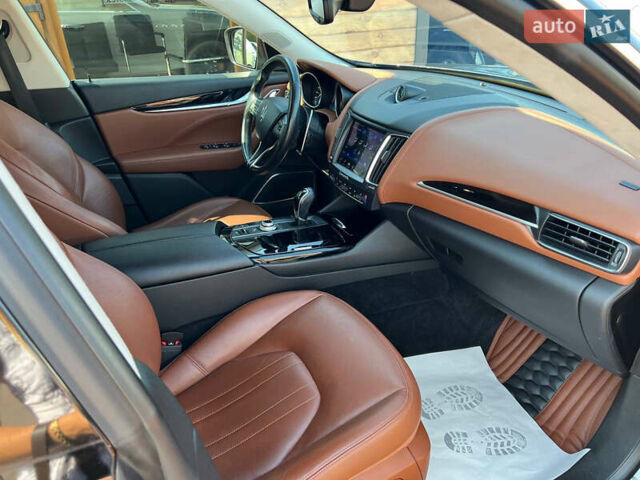 Сірий Мазераті Леванте, об'ємом двигуна 2.99 л та пробігом 96 тис. км за 41500 $, фото 9 на Automoto.ua