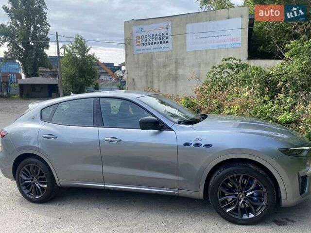 Серый Мазерати Леванте, объемом двигателя 2 л и пробегом 49 тыс. км за 54000 $, фото 3 на Automoto.ua