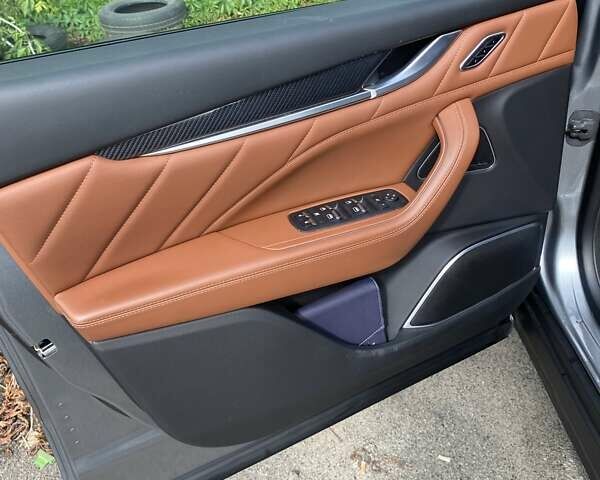 Серый Мазерати Леванте, объемом двигателя 2 л и пробегом 49 тыс. км за 54000 $, фото 10 на Automoto.ua