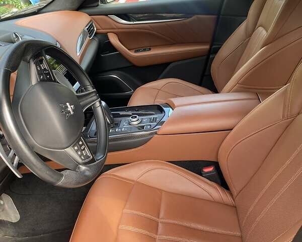 Серый Мазерати Леванте, объемом двигателя 2 л и пробегом 49 тыс. км за 54000 $, фото 11 на Automoto.ua