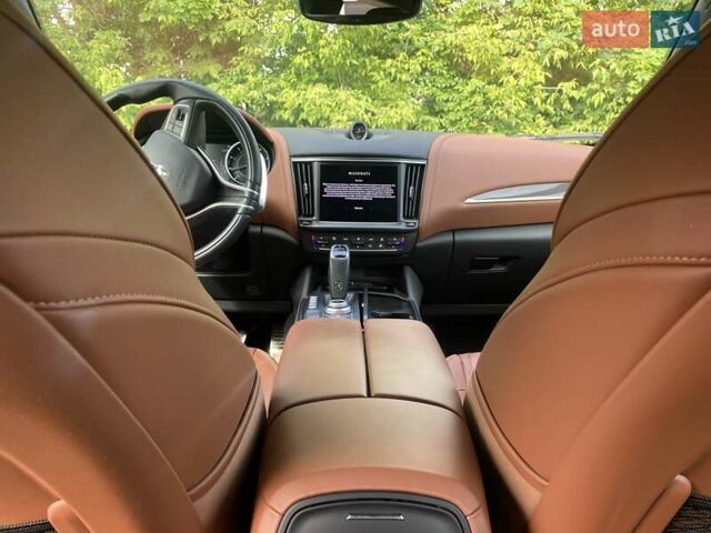 Серый Мазерати Леванте, объемом двигателя 2 л и пробегом 49 тыс. км за 54000 $, фото 12 на Automoto.ua