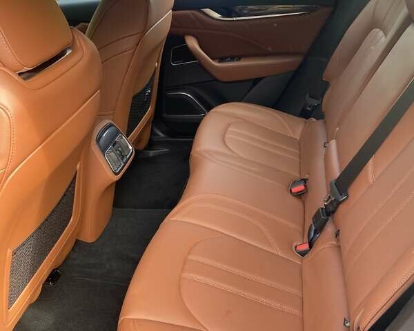 Серый Мазерати Леванте, объемом двигателя 2 л и пробегом 49 тыс. км за 54000 $, фото 9 на Automoto.ua