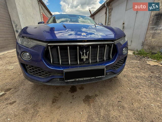 Синій Мазераті Леванте, об'ємом двигуна 2.98 л та пробігом 180 тис. км за 38999 $, фото 8 на Automoto.ua