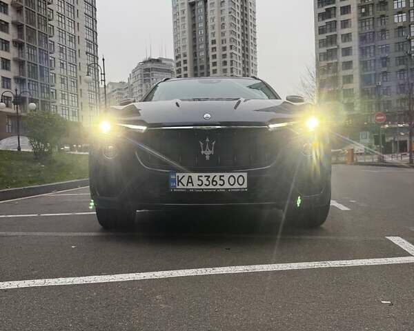 Синий Мазерати Леванте, объемом двигателя 3 л и пробегом 30 тыс. км за 59900 $, фото 1 на Automoto.ua