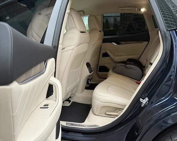 Синий Мазерати Леванте, объемом двигателя 3 л и пробегом 30 тыс. км за 59900 $, фото 18 на Automoto.ua