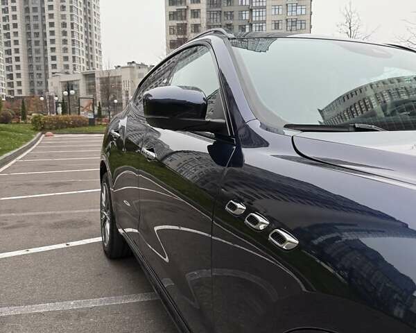 Синий Мазерати Леванте, объемом двигателя 3 л и пробегом 30 тыс. км за 59900 $, фото 3 на Automoto.ua