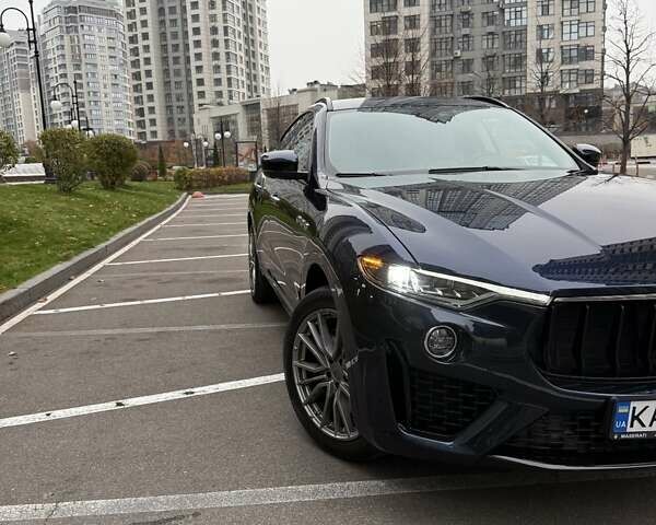 Синий Мазерати Леванте, объемом двигателя 3 л и пробегом 30 тыс. км за 59900 $, фото 2 на Automoto.ua