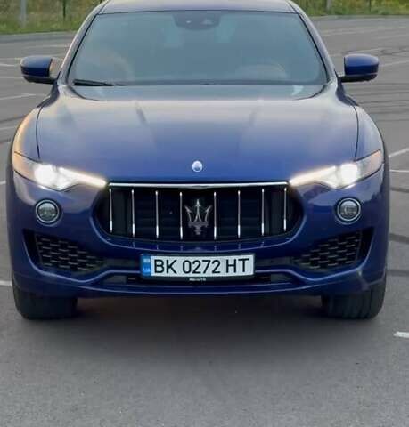 Синій Мазераті Леванте, об'ємом двигуна 2.98 л та пробігом 38 тис. км за 45000 $, фото 3 на Automoto.ua