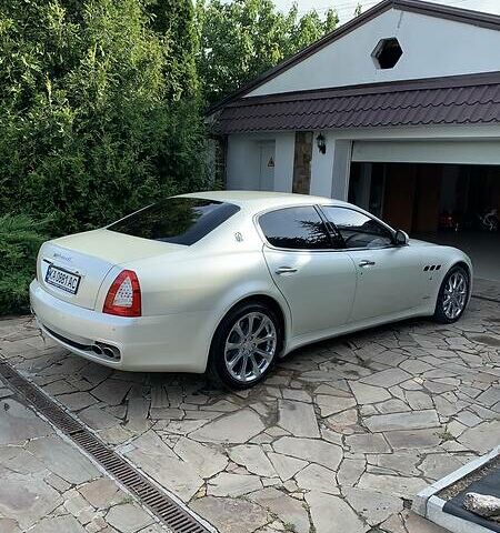 Білий Мазераті Quattroporte, об'ємом двигуна 4.7 л та пробігом 80 тис. км за 30500 $, фото 1 на Automoto.ua