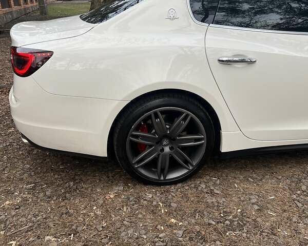 Белый Мазерати Кватропорте, объемом двигателя 2.98 л и пробегом 129 тыс. км за 38900 $, фото 17 на Automoto.ua