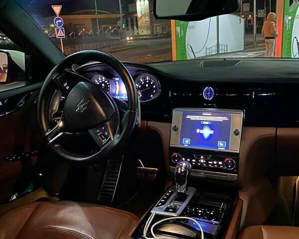 Білий Мазераті Quattroporte, об'ємом двигуна 2.98 л та пробігом 128 тис. км за 34999 $, фото 8 на Automoto.ua