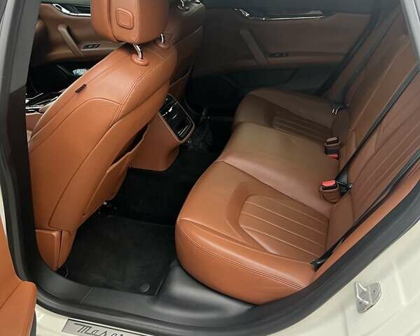 Белый Мазерати Кватропорте, объемом двигателя 2.98 л и пробегом 129 тыс. км за 38900 $, фото 24 на Automoto.ua