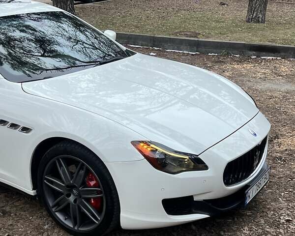 Белый Мазерати Кватропорте, объемом двигателя 2.98 л и пробегом 129 тыс. км за 38900 $, фото 9 на Automoto.ua