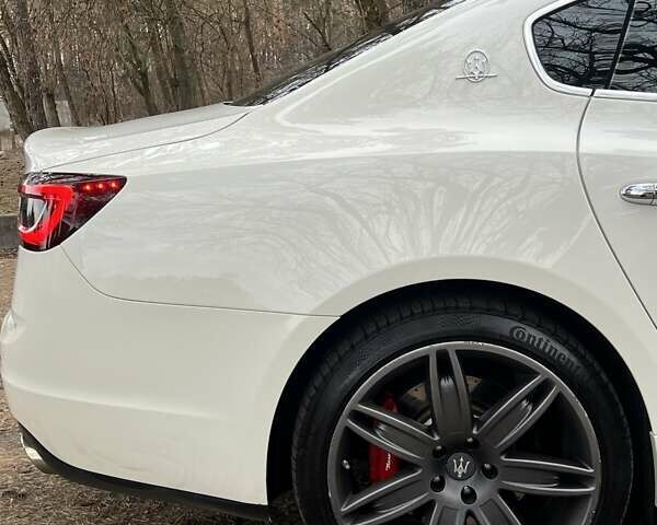 Белый Мазерати Кватропорте, объемом двигателя 2.98 л и пробегом 129 тыс. км за 38900 $, фото 13 на Automoto.ua