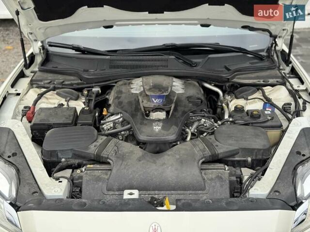 Белый Мазерати Кватропорте, объемом двигателя 2.98 л и пробегом 62 тыс. км за 29990 $, фото 86 на Automoto.ua