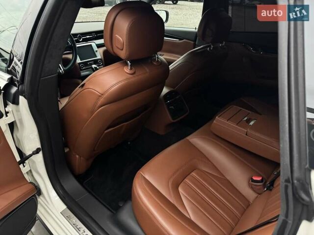 Белый Мазерати Кватропорте, объемом двигателя 2.98 л и пробегом 62 тыс. км за 29990 $, фото 68 на Automoto.ua