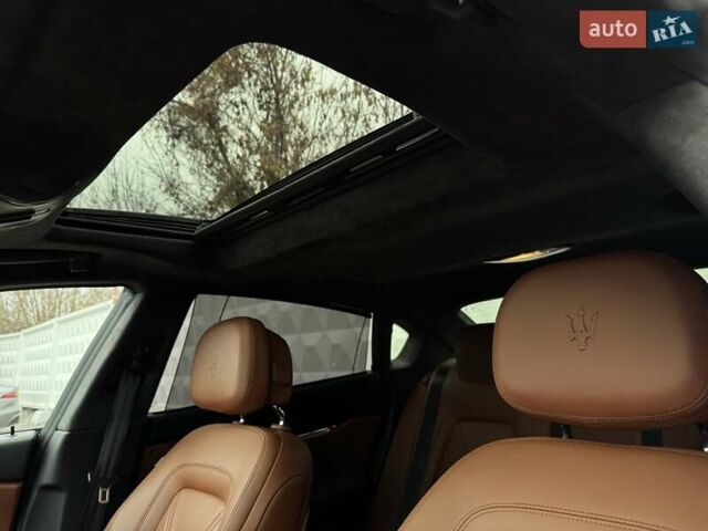 Белый Мазерати Кватропорте, объемом двигателя 2.98 л и пробегом 62 тыс. км за 29990 $, фото 31 на Automoto.ua