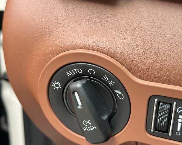 Белый Мазерати Кватропорте, объемом двигателя 2.98 л и пробегом 61 тыс. км за 28000 $, фото 46 на Automoto.ua