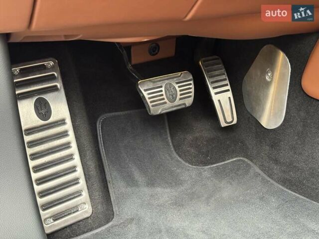 Белый Мазерати Кватропорте, объемом двигателя 2.98 л и пробегом 62 тыс. км за 29990 $, фото 38 на Automoto.ua