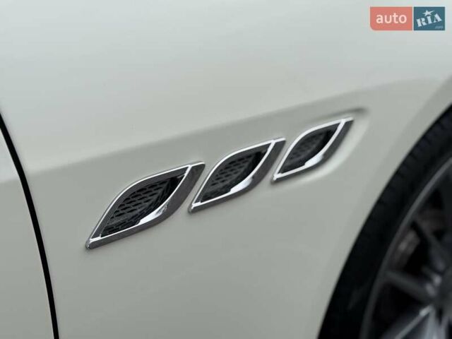 Белый Мазерати Кватропорте, объемом двигателя 2.98 л и пробегом 62 тыс. км за 29990 $, фото 20 на Automoto.ua