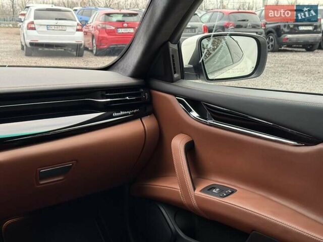 Белый Мазерати Кватропорте, объемом двигателя 2.98 л и пробегом 62 тыс. км за 29990 $, фото 62 на Automoto.ua