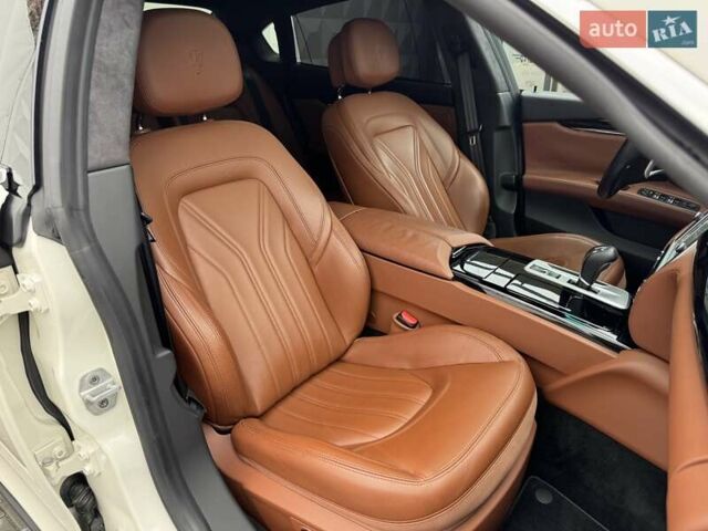 Белый Мазерати Кватропорте, объемом двигателя 2.98 л и пробегом 62 тыс. км за 29990 $, фото 79 на Automoto.ua