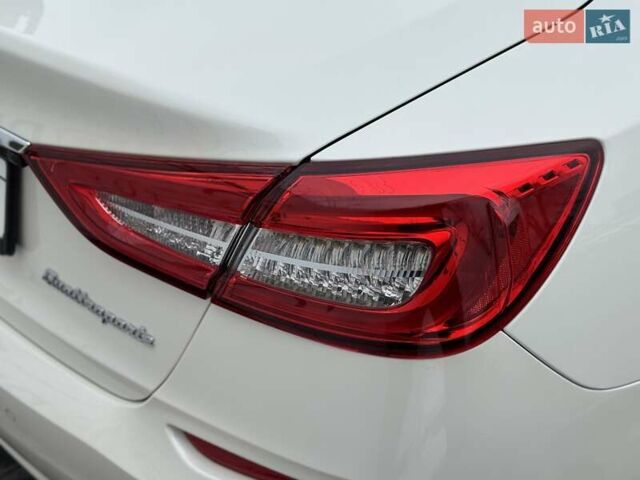 Белый Мазерати Кватропорте, объемом двигателя 2.98 л и пробегом 62 тыс. км за 29990 $, фото 14 на Automoto.ua