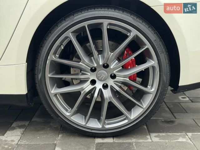 Белый Мазерати Кватропорте, объемом двигателя 2.98 л и пробегом 62 тыс. км за 29990 $, фото 7 на Automoto.ua