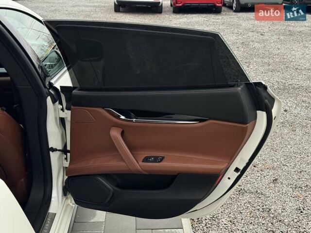 Белый Мазерати Кватропорте, объемом двигателя 2.98 л и пробегом 62 тыс. км за 29990 $, фото 70 на Automoto.ua