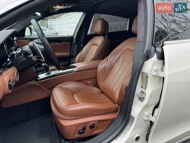 Белый Мазерати Кватропорте, объемом двигателя 2.98 л и пробегом 62 тыс. км за 29990 $, фото 30 на Automoto.ua