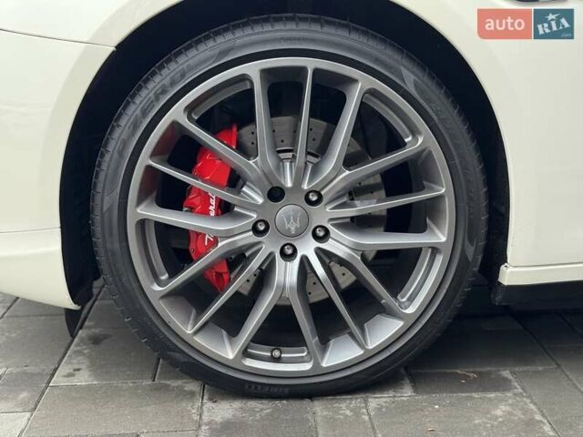 Белый Мазерати Кватропорте, объемом двигателя 2.98 л и пробегом 62 тыс. км за 29990 $, фото 6 на Automoto.ua