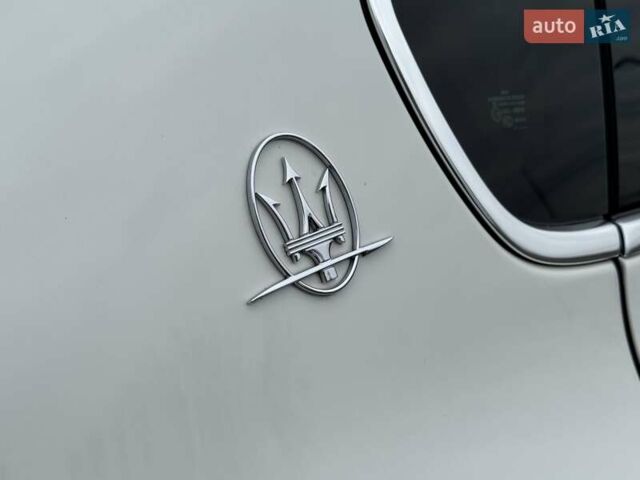 Белый Мазерати Кватропорте, объемом двигателя 2.98 л и пробегом 62 тыс. км за 29990 $, фото 18 на Automoto.ua