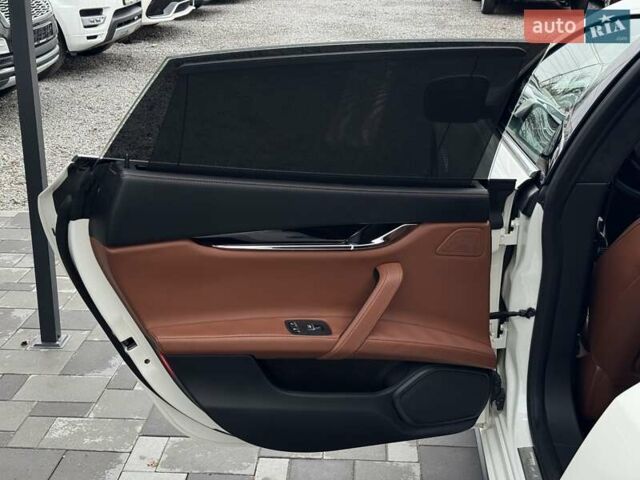 Белый Мазерати Кватропорте, объемом двигателя 2.98 л и пробегом 62 тыс. км за 29990 $, фото 64 на Automoto.ua