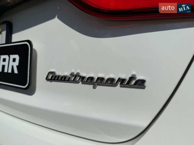 Білий Мазераті Quattroporte, об'ємом двигуна 2.98 л та пробігом 137 тис. км за 27999 $, фото 26 на Automoto.ua