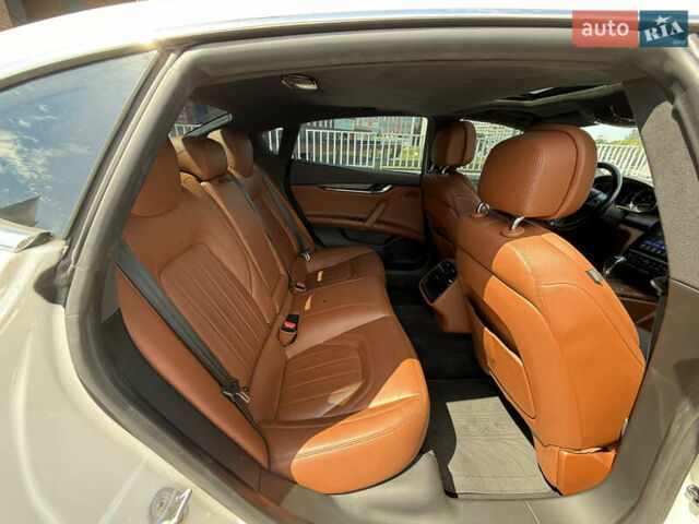 Білий Мазераті Quattroporte, об'ємом двигуна 2.98 л та пробігом 137 тис. км за 27999 $, фото 29 на Automoto.ua