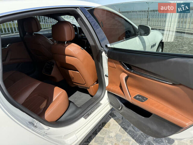 Білий Мазераті Quattroporte, об'ємом двигуна 2.98 л та пробігом 137 тис. км за 27999 $, фото 28 на Automoto.ua