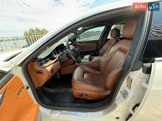 Білий Мазераті Quattroporte, об'ємом двигуна 2.98 л та пробігом 137 тис. км за 27999 $, фото 17 на Automoto.ua