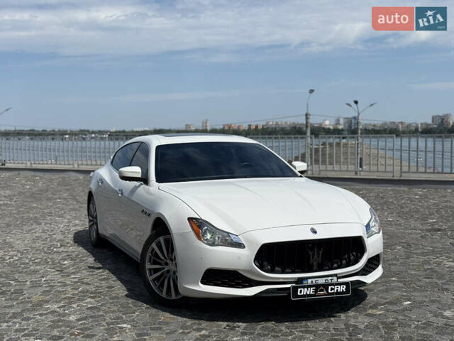 Білий Мазераті Quattroporte, об'ємом двигуна 2.98 л та пробігом 137 тис. км за 27999 $, фото 2 на Automoto.ua