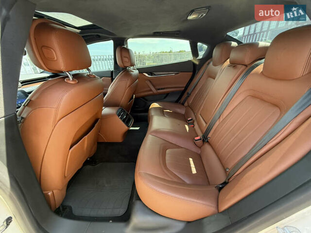 Білий Мазераті Quattroporte, об'ємом двигуна 2.98 л та пробігом 137 тис. км за 27999 $, фото 24 на Automoto.ua