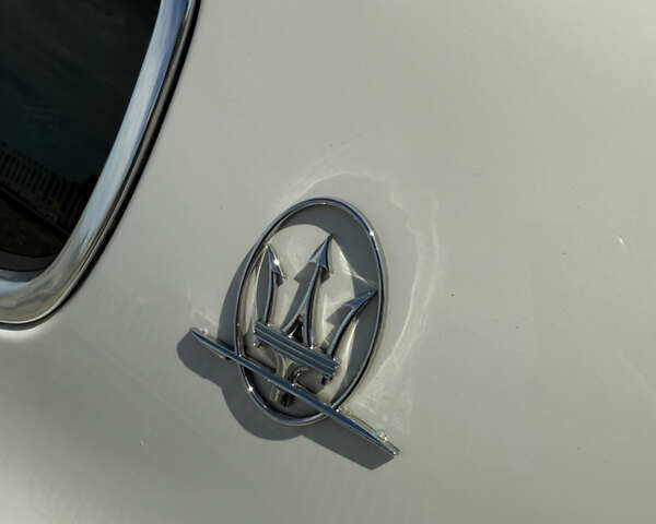 Білий Мазераті Quattroporte, об'ємом двигуна 2.98 л та пробігом 137 тис. км за 27999 $, фото 8 на Automoto.ua