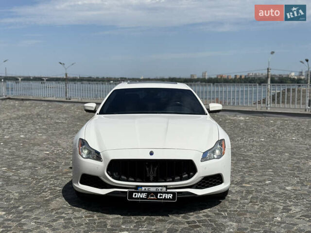 Білий Мазераті Quattroporte, об'ємом двигуна 2.98 л та пробігом 137 тис. км за 27999 $, фото 1 на Automoto.ua