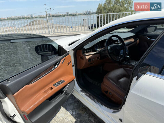 Білий Мазераті Quattroporte, об'ємом двигуна 2.98 л та пробігом 137 тис. км за 27999 $, фото 14 на Automoto.ua